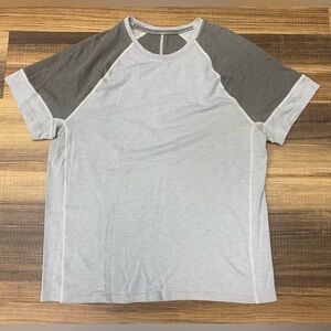 Lululemon Metal Vent Tech Relaxed Grey Mens Size Large Workout Athleisure Shirt